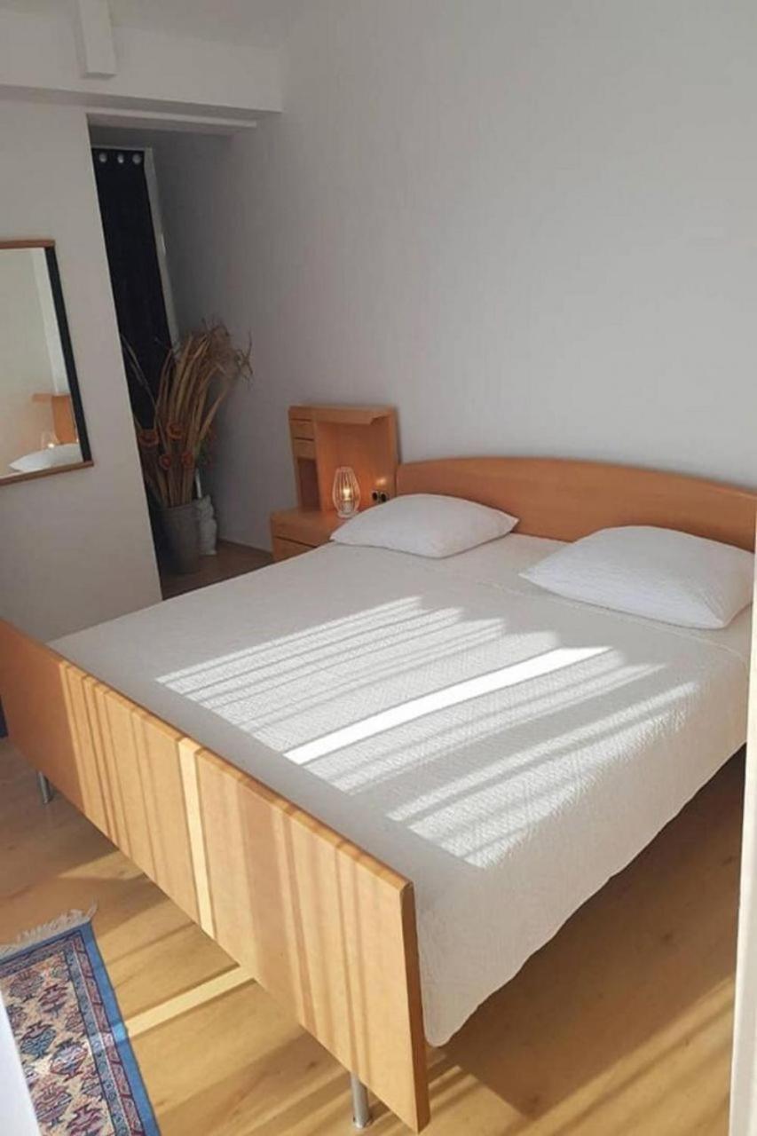 Apartments Javi - Free Private Parking トロギール エクステリア 写真