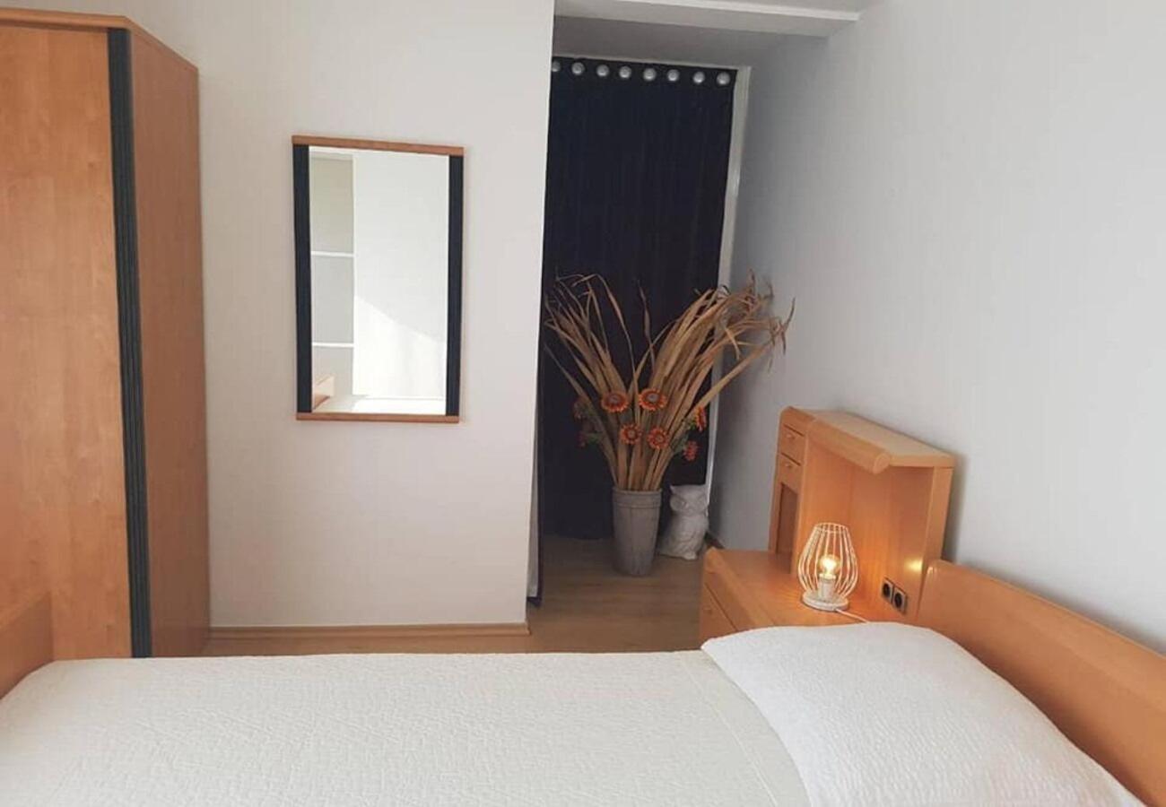 Apartments Javi - Free Private Parking トロギール エクステリア 写真