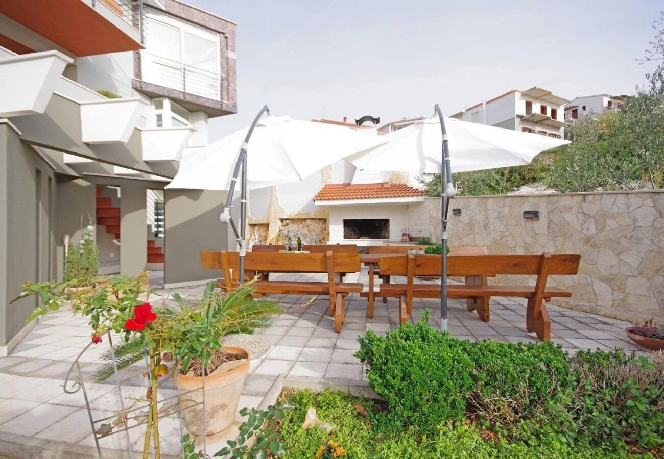 Apartments Javi - Free Private Parking トロギール エクステリア 写真
