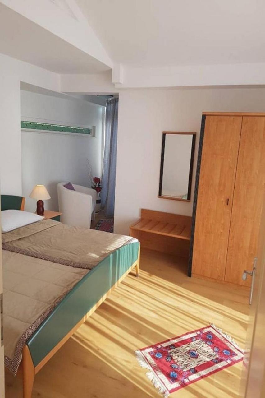 Apartments Javi - Free Private Parking トロギール エクステリア 写真