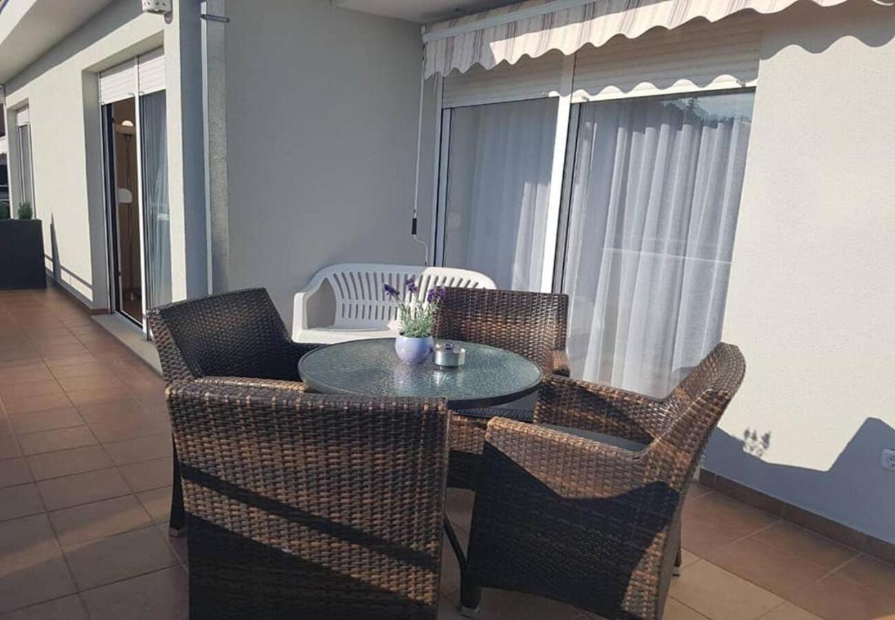 Apartments Javi - Free Private Parking トロギール エクステリア 写真