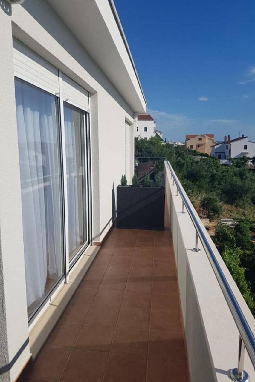 Apartments Javi - Free Private Parking トロギール エクステリア 写真