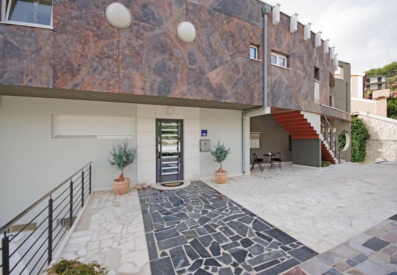 Apartments Javi - Free Private Parking トロギール エクステリア 写真